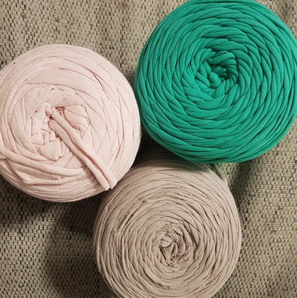 3 Skeins of recycled tshirt yarn pink green and beige - Picture 4 of 6